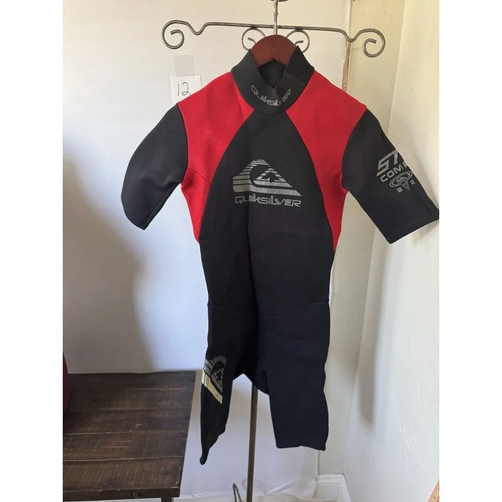 Quiksilver Syncro 2/2 Short Sleeve Kids Wetsuit XS Black Red Surf Swim Suit